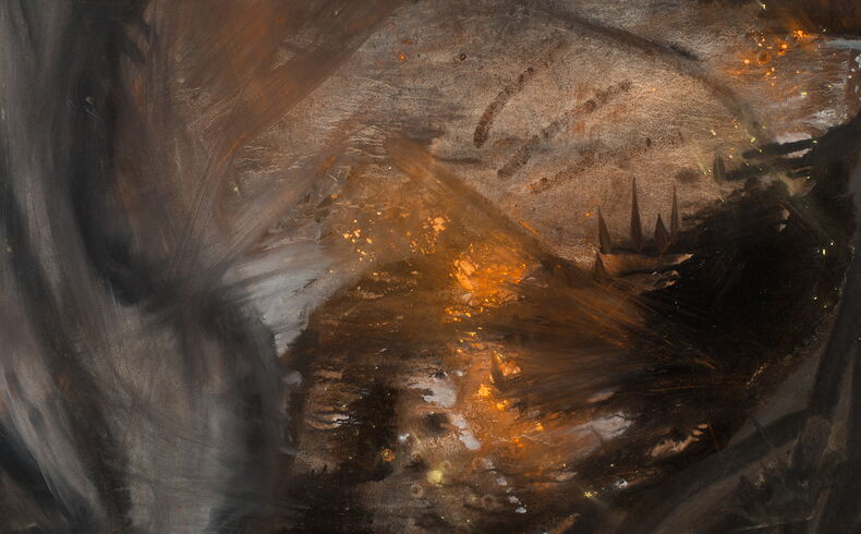 Abstrakte Landschaft mit grauen, braunen und schwarzen Farbflächen, in der Bildmitte ein fast magisches oranges Leuchten, insgesamt an das Innere eines Bergwerks erinnernd